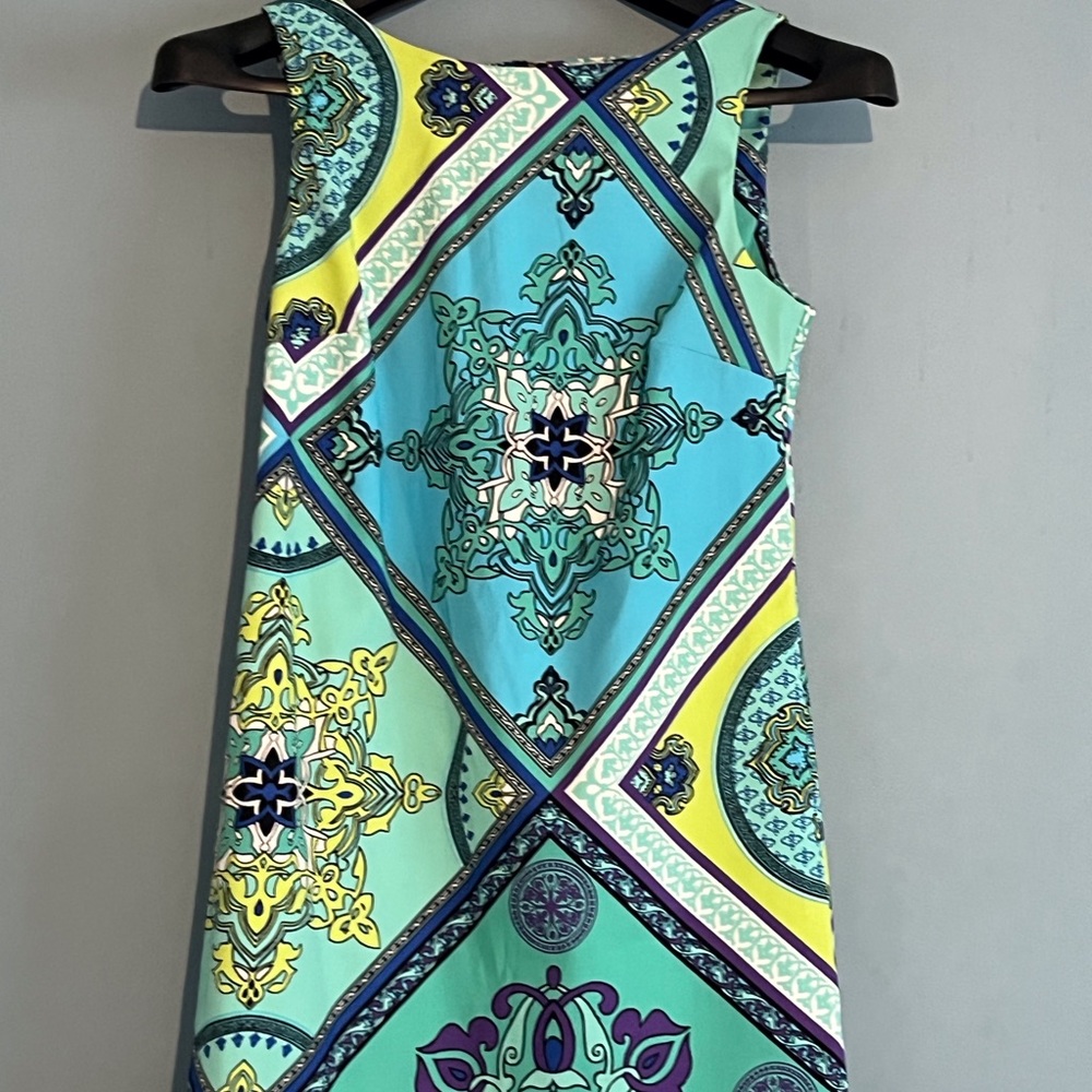 SELLING DRESS BARN DRESS FOR WOMEN SIZE 6 FLORAL COLOR SLEEVELESS PRE-OWNED